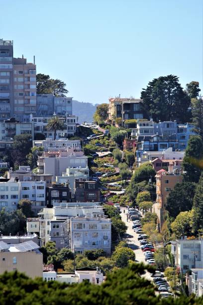 istock The famous Lombard St. 1128278170