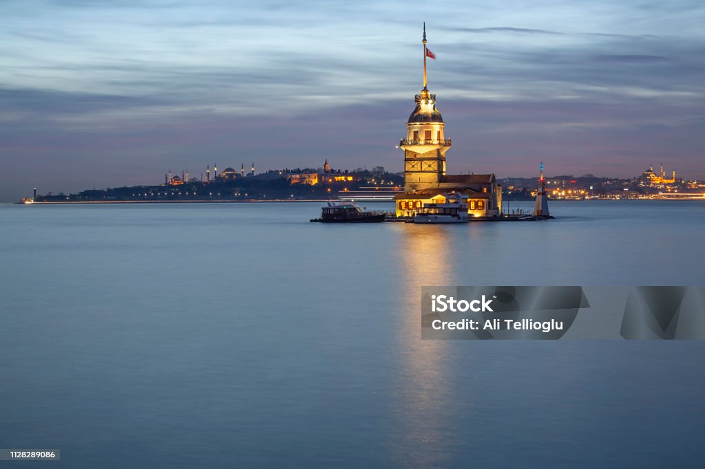 Coucher de soleil sur la tour de Léandre ciel de la mer - Photo de Anatolie - Turquie libre de droits