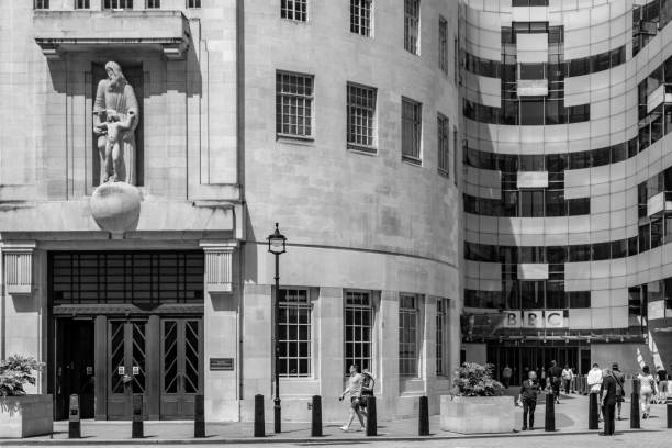 sede de la bbc de londres - bbc fotografías e imágenes de stock