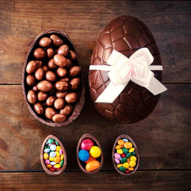 Brown Broken Chocolate Egg Cracked Shell Two Halves Stock Illustration -  Download Image Now - iStock