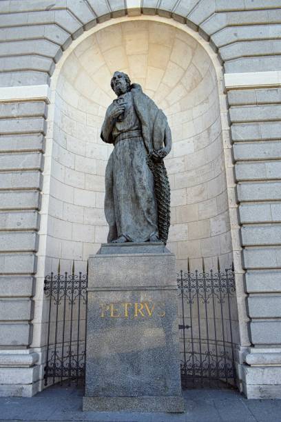 istock Statue Cathedral of the Almudena 1128311650