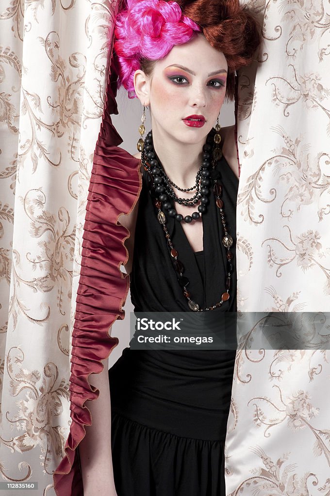 패션 여자 클로즈업 인물 사진 부과하는 silck 있는 패브릭 - 로열티 프리 가까운 스톡 사진