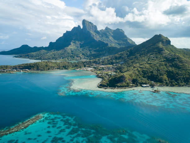 aerial image from a drone of blue lagoon and otemanu mountain at bora bora island, tahiti, french polynesia, south pacific ocean (bora bora aerial) - tahiti imagens e fotografias de stock