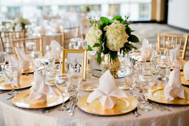 フロント テーブルの設定 - wedding reception ストックフォトと画像
