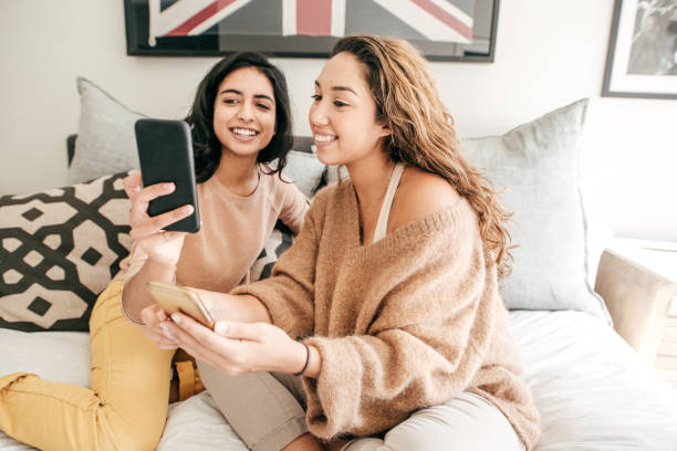 istock Two best friends having fun at home 1128372643