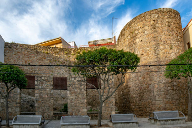 プラセンシアの中世の壁 - street surrounding wall wall industry ストックフォトと画像