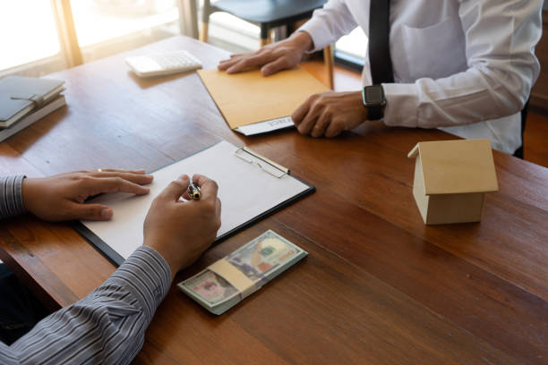 istock Business man agreement to sign for contract 1128438074
