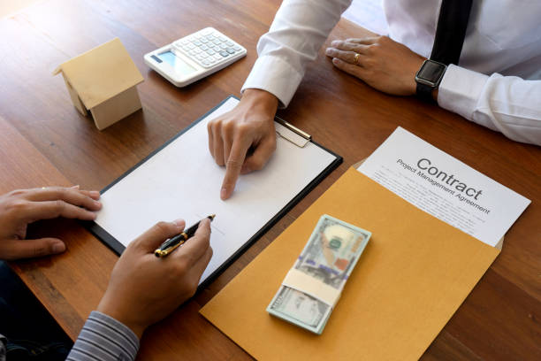 istock Business man agreement to sign for contract 1128438080