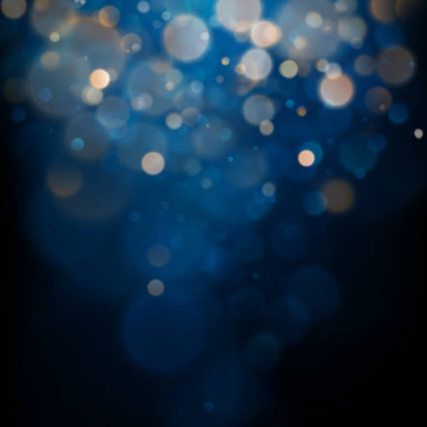 ilustraciones, imágenes clip art, dibujos animados e iconos de stock de bokeh borrosa luz sobre fondo azul oscuro. plantilla de vacaciones de navidad y año nuevo. brillo abstracto defocused parpadeo estrellas y chispas. eps 10 - blue christmas backgrounds humor