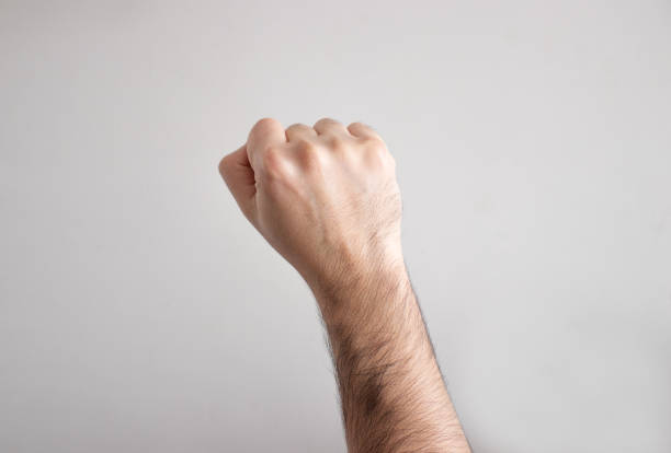 se lever (mâle poing) - punching one person shaking fist fist photos et images de collection