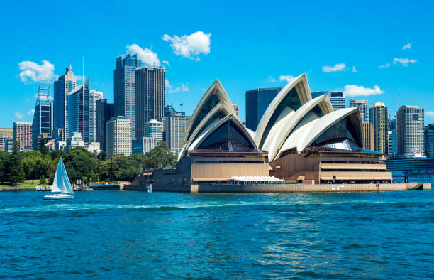 australien, natürlichen und städtischen landschaften - sydney opera house sydney harbor sydney australia australia stock-fotos und bilder