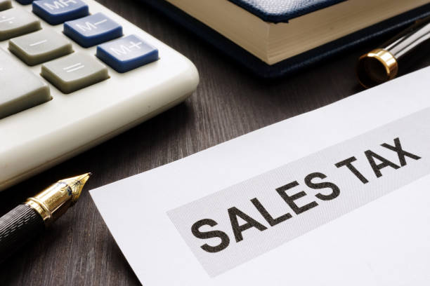 taxe de vente. documents sur la table du bureau. - métier de la vente photos et images de collection