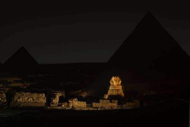 기자, 카이로에서 스핑크스 - sphinx night pyramid cairo 뉴스 사진 이미지