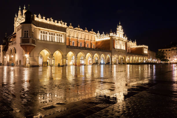 istock Cloth Hall Illuminated At Night In Krakow 1128496483