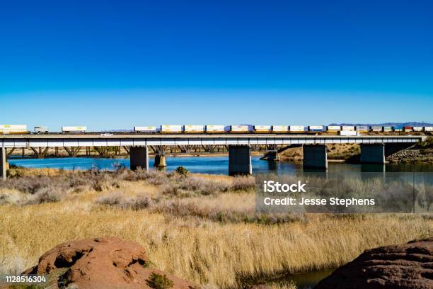 Eyaletler Arası I40 Arizona Ve California Arasında Colorado Nehri Geçme Stok Fotoğraflar & ABD‘nin Daha Fazla Resimleri