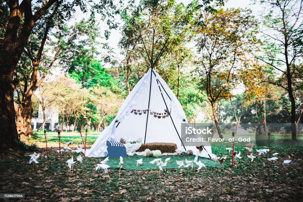 Kleines Tipi Zelt Im Freien Für Naturbesamlich Draußen Im Wald