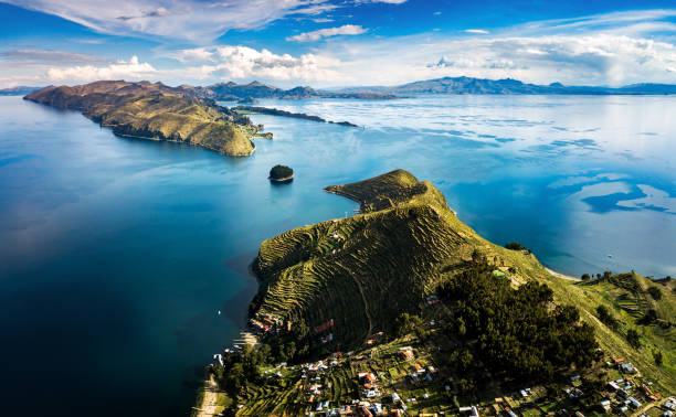 isla del sol en el lago titicaca en bolivia - bolivia fotografías e imágenes de stock