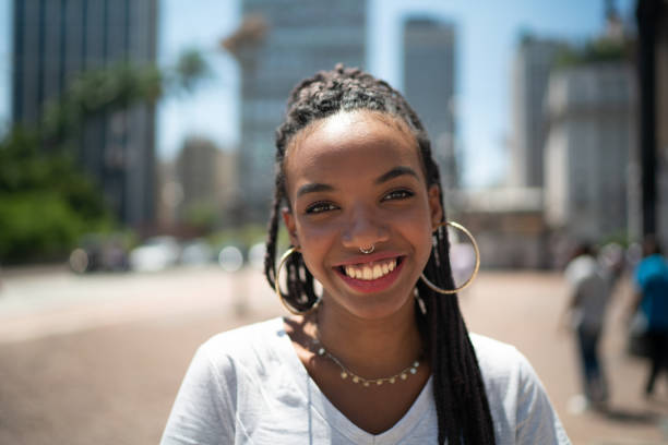 Afro latinx young woman in the city portrait People lifestyle afro latinx ethnicity stock pictures, royalty-free photos & images