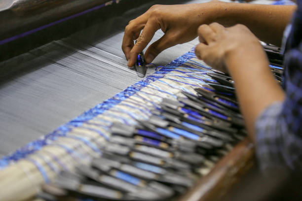 istock silk weaving and weaving hands, Myanmar 1128641177