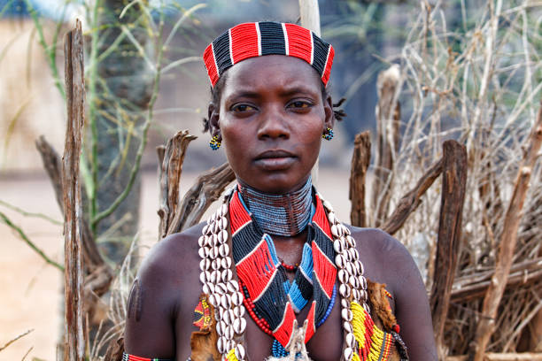 ハーマル部族オモ渓谷エチオピア - hamer woman ストックフォトと画像