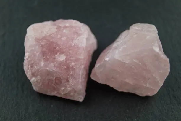 Rose quartz and amethyst are energetic crystals for the refinement of drinking water