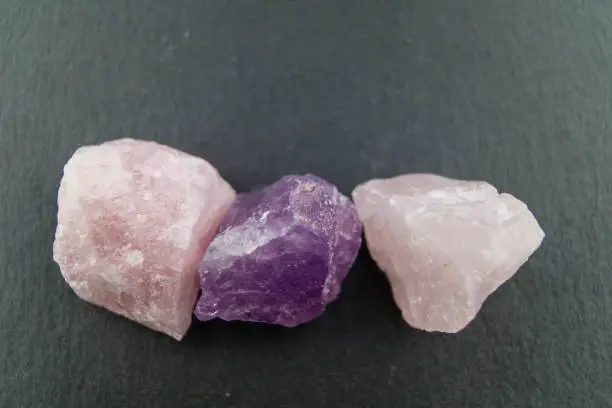 Rose quartz and amethyst are energetic crystals for the refinement of drinking water