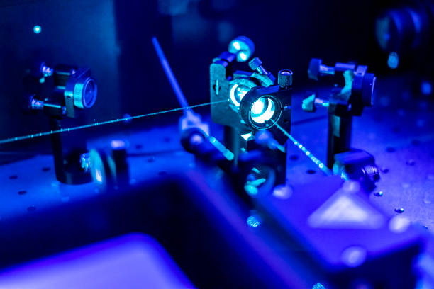 laser optik tisch un-quanten labor b reflektieren - laserlicht fotos stock-fotos und bilder