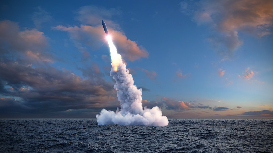El lanzamiento de un misil balístico photo