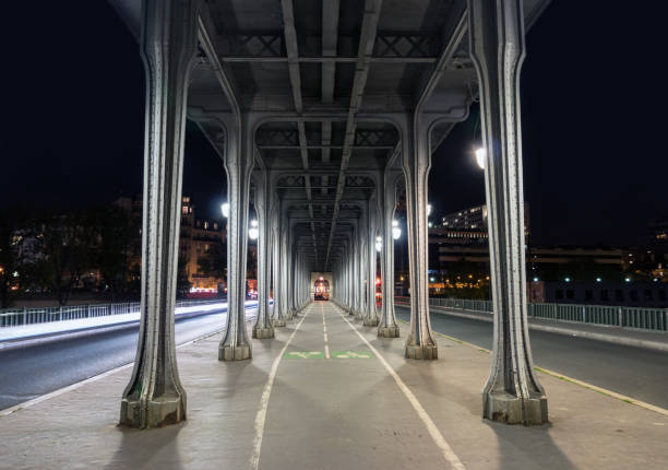 istock Bir-Hakeim Bridge at night - Paris, France 1128689149