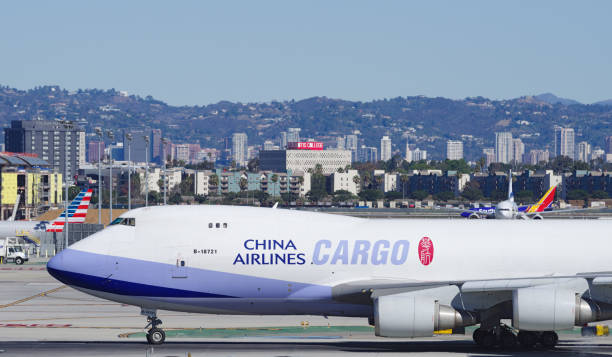 jumbo de china airlines cargo jato. - boeing 747 airplane commercial airplane jet - fotografias e filmes do acervo