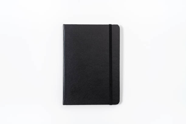 cuaderno negro sobre fondo blanco con trazado de recorte - spiral notebook spiral ring binder blank fotografías e imágenes de stock