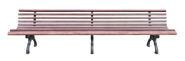 vue de face sur un banc en bois long brun avec pieds en métal, isolé sur fond blanc - dirty bench empty park photos et images de collection