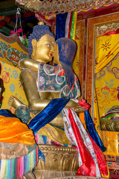 estatua de buda en el amor en el monasterio de samye, tíbet - tantric buddhism fotografías e imágenes de stock