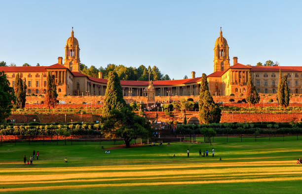 union buildings, pretoria au coucher du soleil - pretoria photos et images de collection