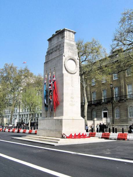 una vista del cenotafio a londra - cenotaph foto e immagini stock