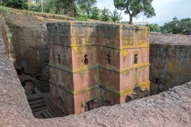 Ethiopia: Church of St. George in Lalibela The iconic Church of St. George (Biete Ghirogis) in Lalibela. Built in the late 12th or early 13th century AD, it is one of eleven rock-hewn monolithic churches that are now a UNESCO World Heritage Site. the church of saint george lalibela ethiopia stock pictures, royalty-free photos & images