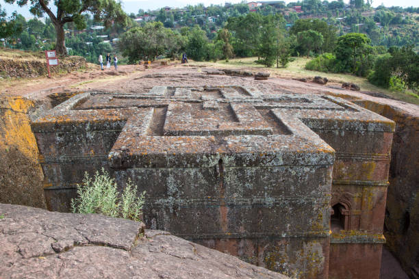 Ethiopia: Church of St. George in Lalibela The iconic Church of St. George (Biete Ghirogis) in Lalibela. Built in the late 12th or early 13th century AD, it is one of eleven rock-hewn monolithic churches that are now a UNESCO World Heritage Site. the church of saint george lalibela ethiopia stock pictures, royalty-free photos & images