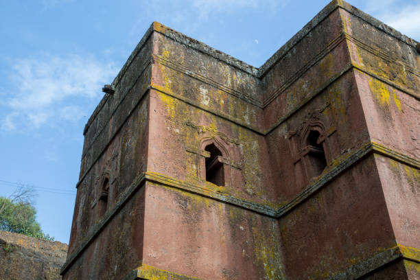 Ethiopia: Church of St. George in Lalibela The iconic Church of St. George (Biete Ghirogis) in Lalibela. Built in the late 12th or early 13th century AD, it is one of eleven rock-hewn monolithic churches that are now a UNESCO World Heritage Site. the church of saint george lalibela ethiopia stock pictures, royalty-free photos & images