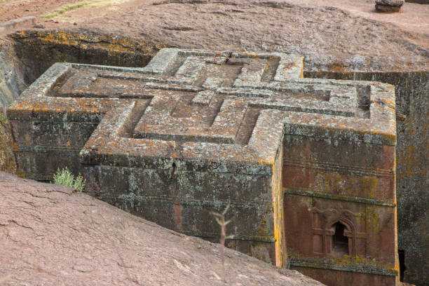 Ethiopia: Church of St. George in Lalibela The iconic Church of St. George (Biete Ghirogis) in Lalibela. Built in the late 12th or early 13th century AD, it is one of eleven rock-hewn monolithic churches that are now a UNESCO World Heritage Site. the church of saint george lalibela ethiopia stock pictures, royalty-free photos & images