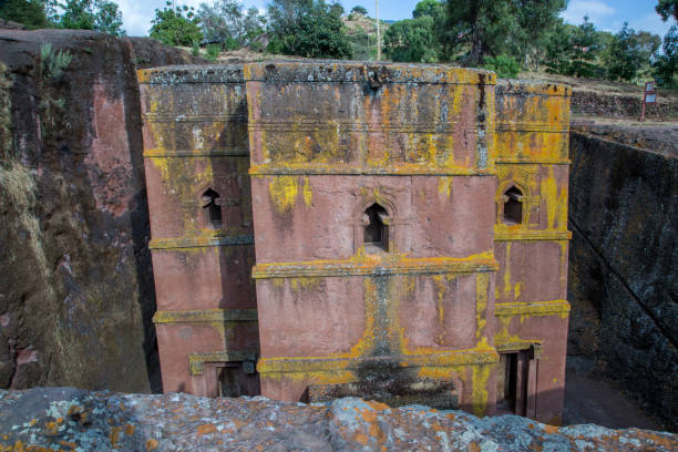 Ethiopia: Church of St. George in Lalibela The iconic Church of St. George (Biete Ghirogis) in Lalibela. Built in the late 12th or early 13th century AD, it is one of eleven rock-hewn monolithic churches that are now a UNESCO World Heritage Site. the church of saint george lalibela ethiopia stock pictures, royalty-free photos & images
