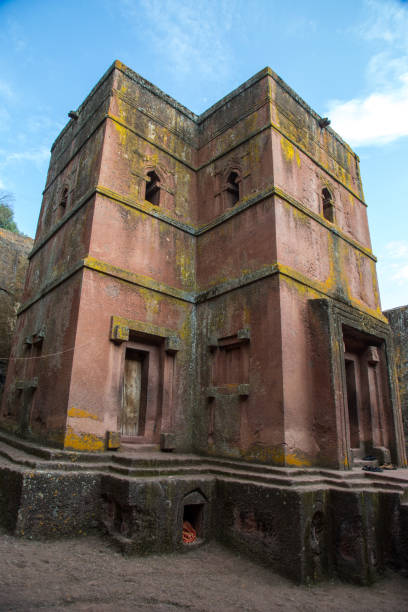 Ethiopia: Church of St. George in Lalibela The iconic Church of St. George (Biete Ghirogis) in Lalibela. Built in the late 12th or early 13th century AD, it is one of eleven rock-hewn monolithic churches that are now a UNESCO World Heritage Site. the church of saint george lalibela ethiopia stock pictures, royalty-free photos & images