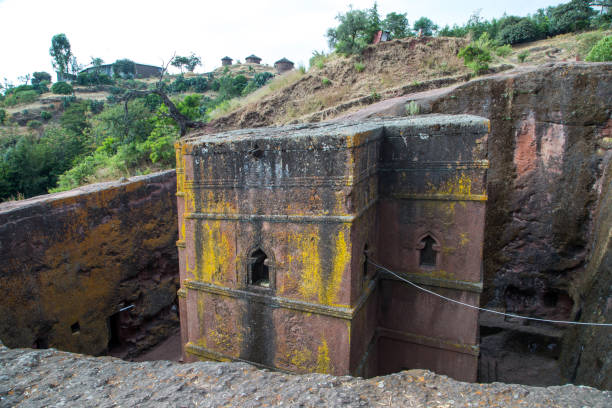 Ethiopia: Church of St. George in Lalibela The iconic Church of St. George (Biete Ghirogis) in Lalibela. Built in the late 12th or early 13th century AD, it is one of eleven rock-hewn monolithic churches that are now a UNESCO World Heritage Site. the church of saint george lalibela ethiopia stock pictures, royalty-free photos & images