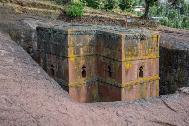 Ethiopia: Church of St. George in Lalibela The iconic Church of St. George (Biete Ghirogis) in Lalibela. Built in the late 12th or early 13th century AD, it is one of eleven rock-hewn monolithic churches that are now a UNESCO World Heritage Site. the church of saint george lalibela ethiopia stock pictures, royalty-free photos & images