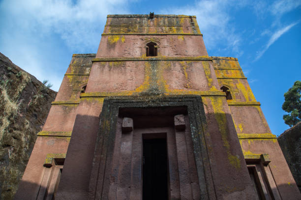 Ethiopia: Church of St. George in Lalibela The iconic Church of St. George (Biete Ghirogis) in Lalibela. Built in the late 12th or early 13th century AD, it is one of eleven rock-hewn monolithic churches that are now a UNESCO World Heritage Site. the church of saint george lalibela ethiopia stock pictures, royalty-free photos & images