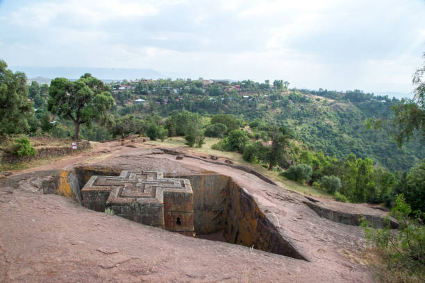 Ethiopia: Church of St. George in Lalibela The iconic Church of St. George (Biete Ghirogis) in Lalibela. Built in the late 12th or early 13th century AD, it is one of eleven rock-hewn monolithic churches that are now a UNESCO World Heritage Site. the church of saint george lalibela ethiopia stock pictures, royalty-free photos & images