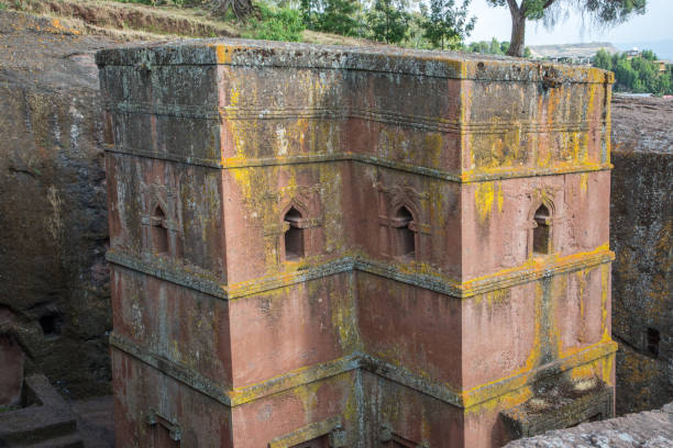 Ethiopia: Church of St. George in Lalibela The iconic Church of St. George (Biete Ghirogis) in Lalibela. Built in the late 12th or early 13th century AD, it is one of eleven rock-hewn monolithic churches that are now a UNESCO World Heritage Site. the church of saint george lalibela ethiopia stock pictures, royalty-free photos & images