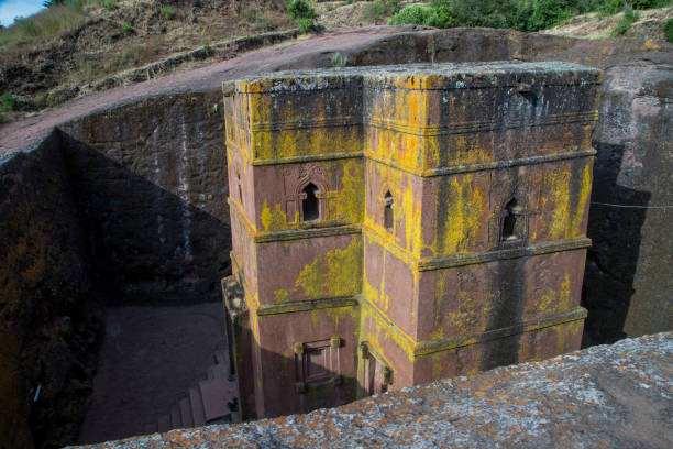 Ethiopia: Church of St. George in Lalibela The iconic Church of St. George (Biete Ghirogis) in Lalibela. Built in the late 12th or early 13th century AD, it is one of eleven rock-hewn monolithic churches that are now a UNESCO World Heritage Site. the church of saint george lalibela ethiopia stock pictures, royalty-free photos & images