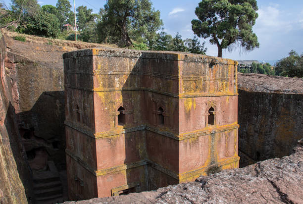 Ethiopia: Church of St. George in Lalibela The iconic Church of St. George (Biete Ghirogis) in Lalibela. Built in the late 12th or early 13th century AD, it is one of eleven rock-hewn monolithic churches that are now a UNESCO World Heritage Site. the church of saint george lalibela ethiopia stock pictures, royalty-free photos & images