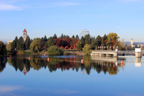 cityscape spokane river - spokane fotografías e imágenes de stock