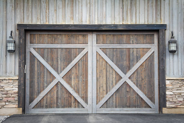 puertas de granero - barn door fotografías e imágenes de stock